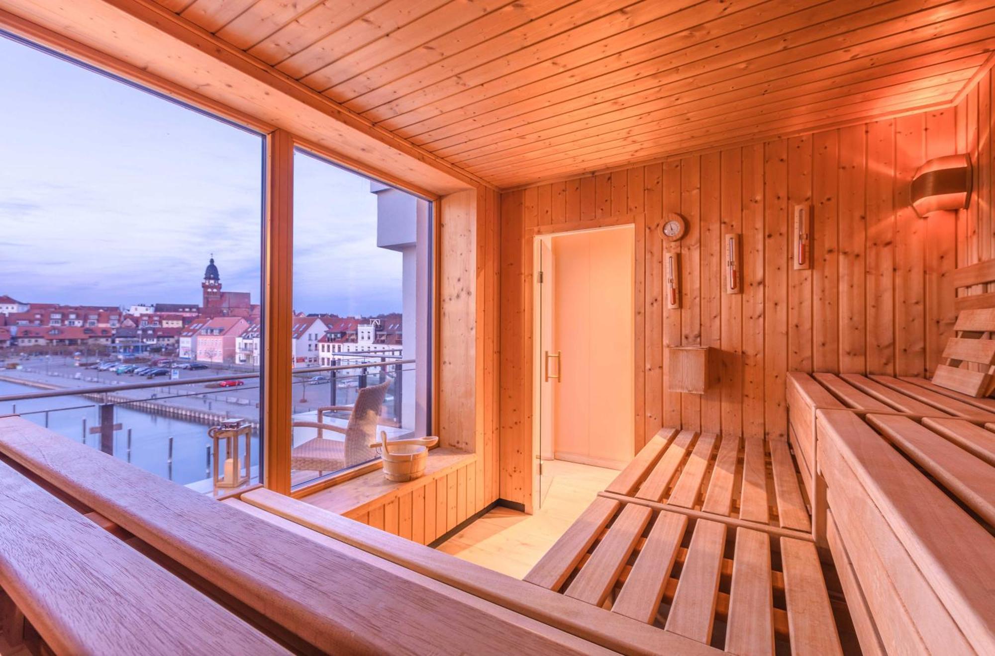 Mueritz Utkiek - Apartment Mit Seeblick & Balkon In Der Hafenresidenz Waren  Exterior photo