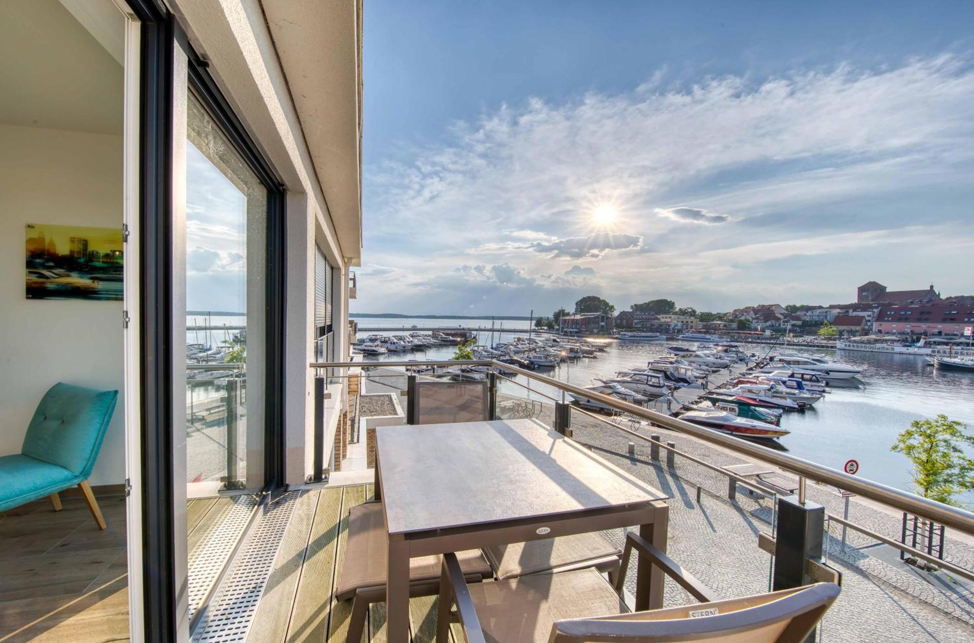 Mueritz Utkiek - Apartment Mit Seeblick & Balkon In Der Hafenresidenz Waren  Exterior photo